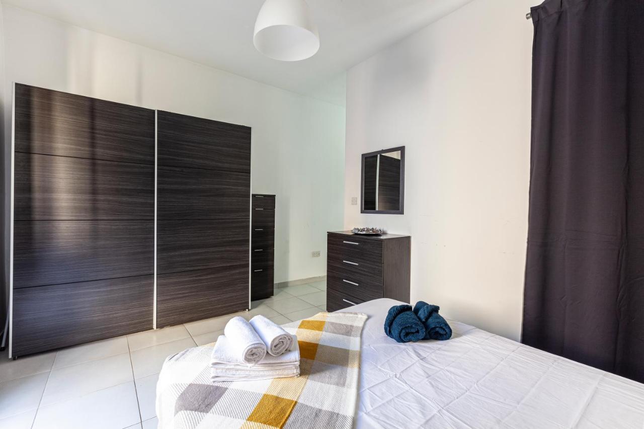 Z4 - Seafront Apartment St. Paul's Bay Esterno foto
