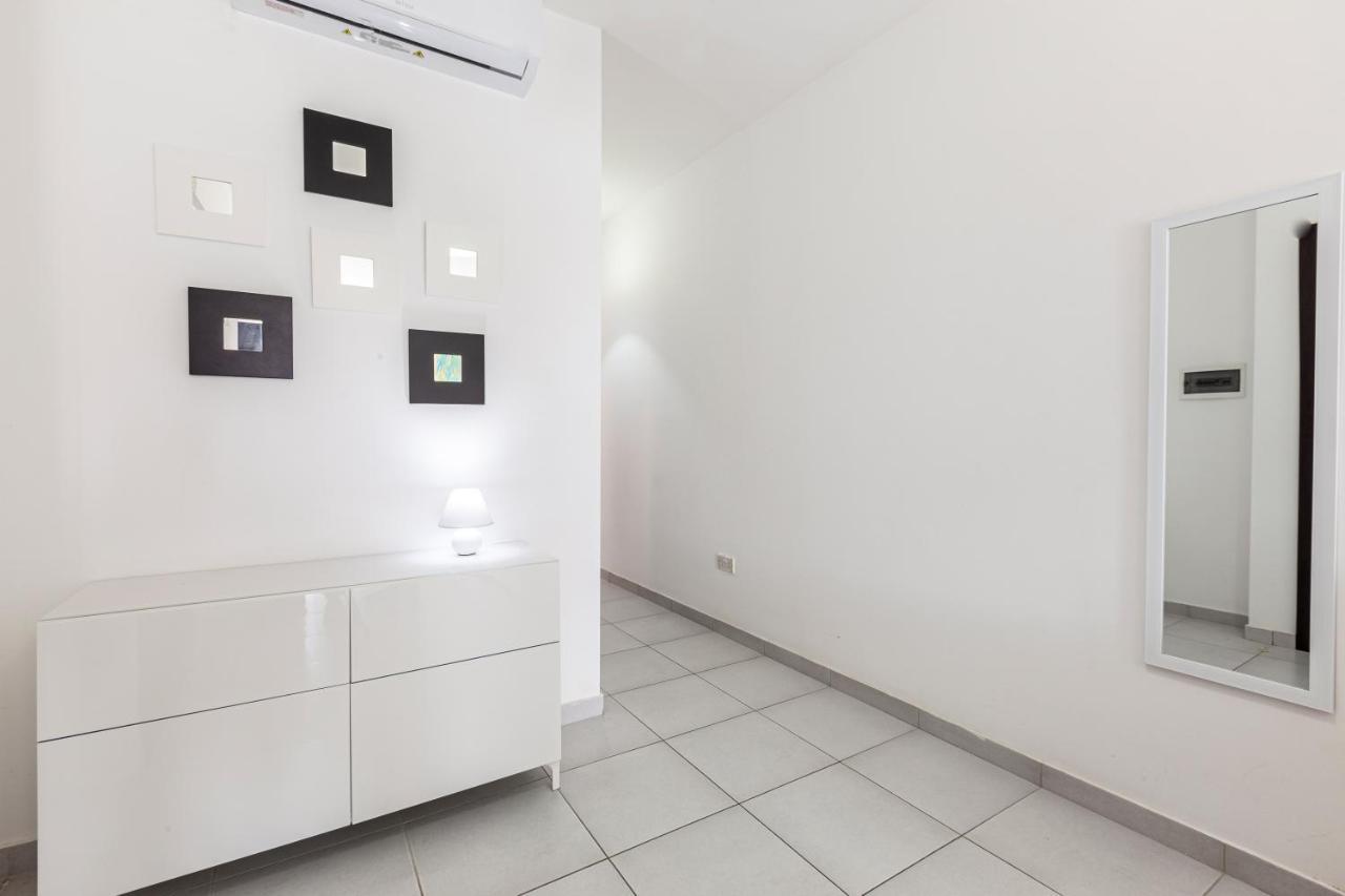 Z4 - Seafront Apartment St. Paul's Bay Esterno foto