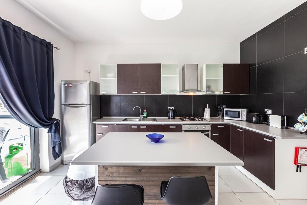 Z4 - Seafront Apartment St. Paul's Bay Esterno foto